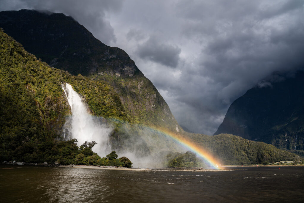 Milford Sound ou Doubtful Sound ? Découvrez notre comparatifs de croisières. 